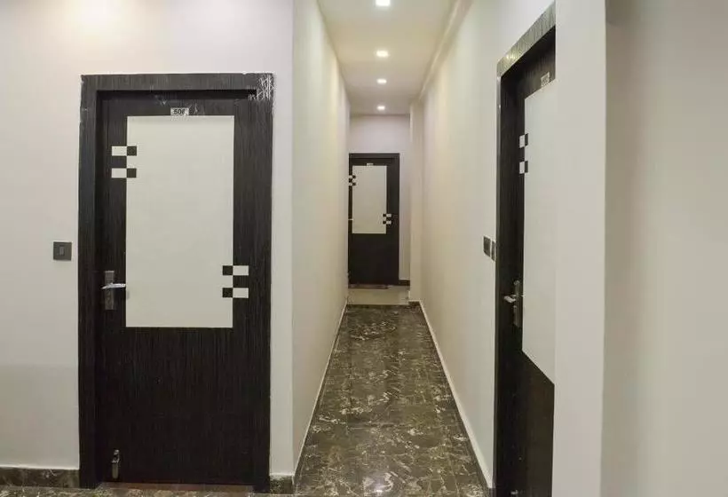 ホテル Oyo 75723 Raghava Residency