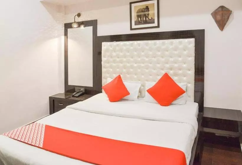 ホテル Oyo 75723 Raghava Residency