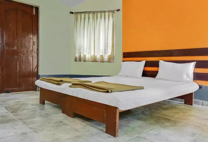 Hotelli Spot On 49075 Sadanand
