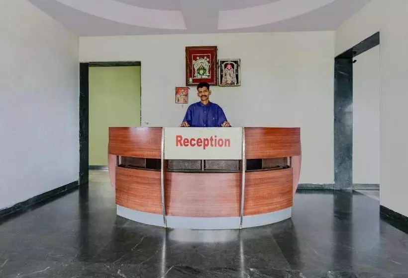 Hotelli Spot On 49075 Sadanand