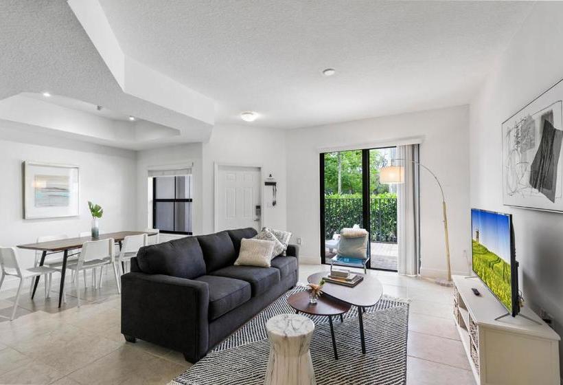 Kasa Hollywood Fort Lauderdale