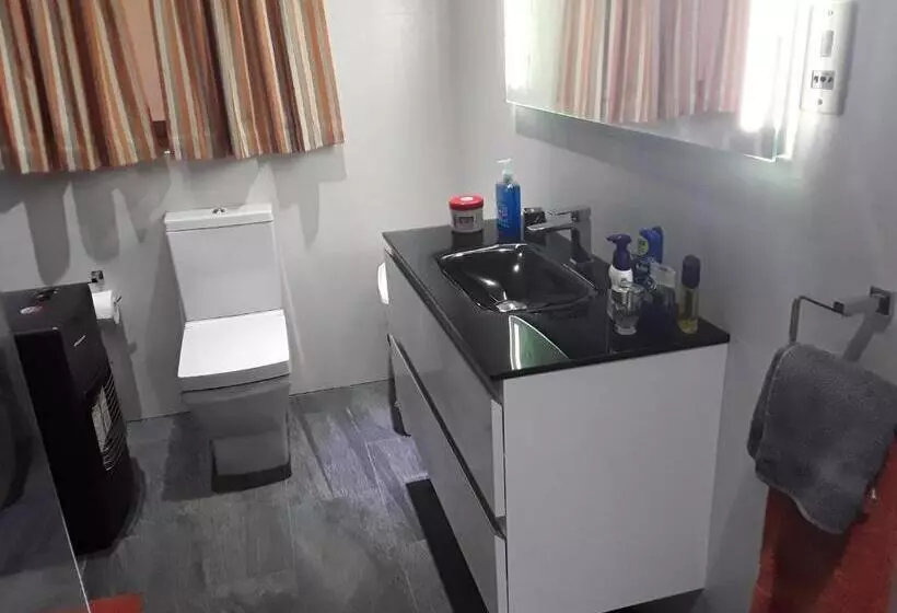 پانسیون Room In Apartment   Very Bright Well Kept Apartment