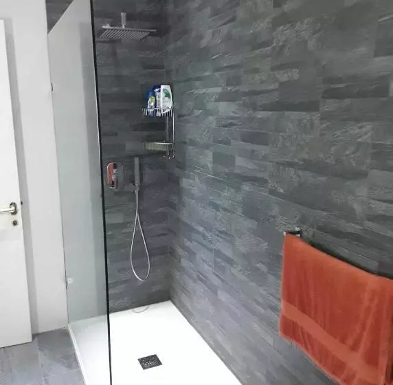 پانسیون Room In Apartment   Very Bright Well Kept Apartment