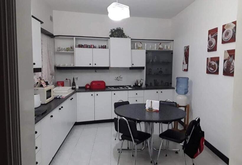 Pensão Room In Apartment   Very Bright Well Kept Apartment