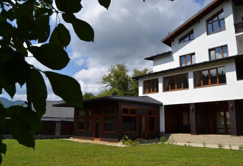 هتل Atava Family House