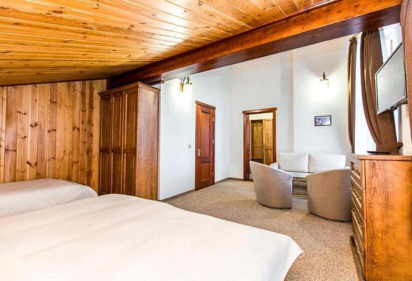 هتل Atava Family House