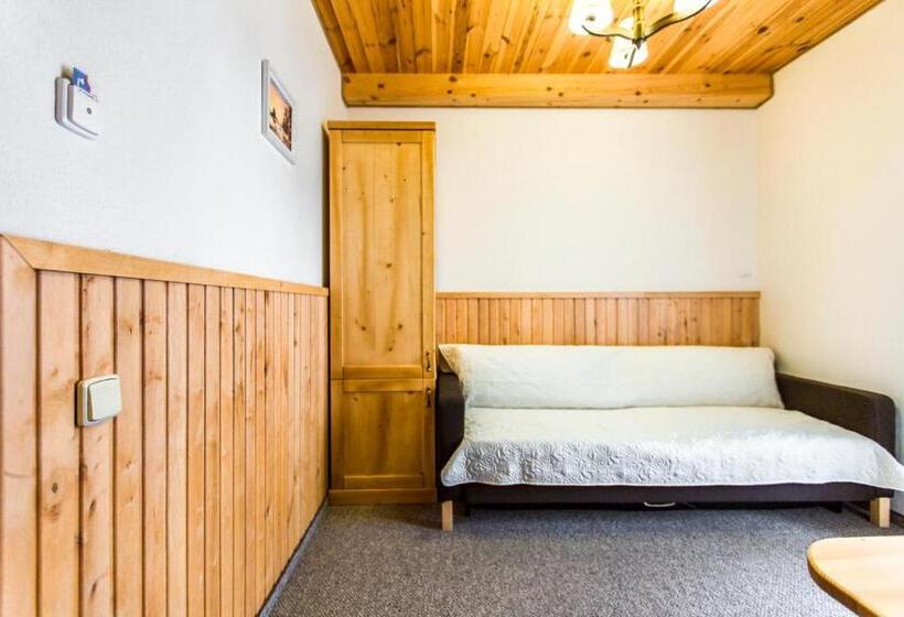 هتل Atava Family House