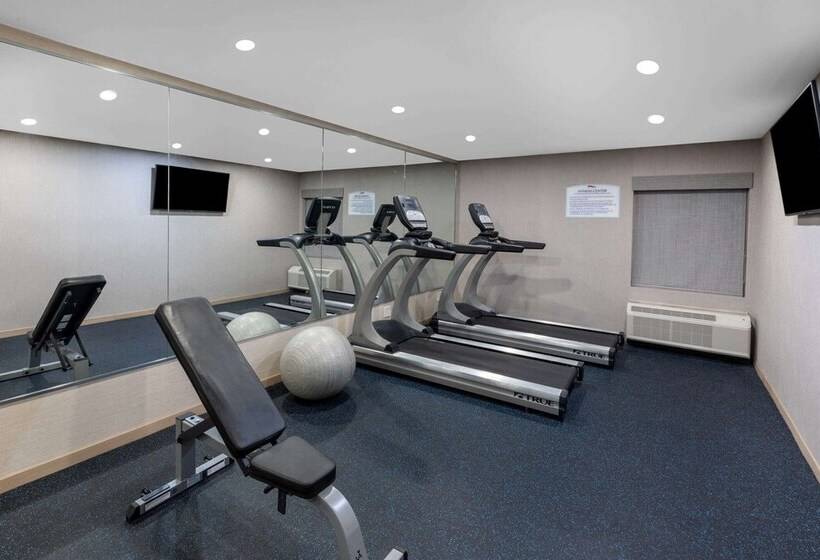 בית מלון כפרי Baymont By Wyndham Mcallen Pharr