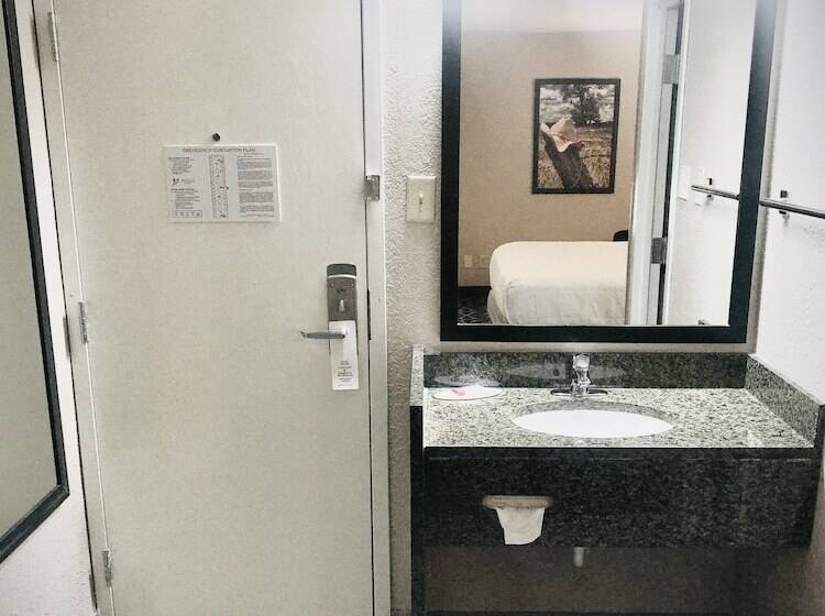 בית מלון כפרי Baymont By Wyndham Mcallen Pharr