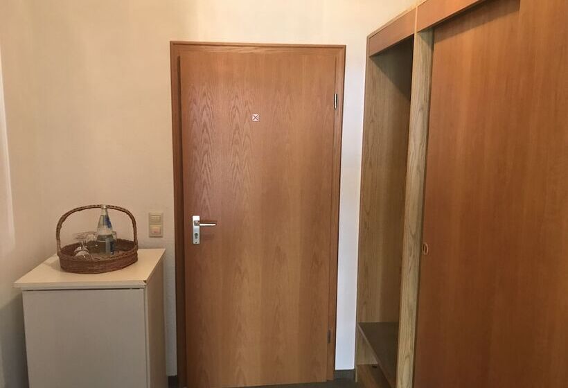 בית מלון כפרי Filoxenia Am Deutschen Weintor