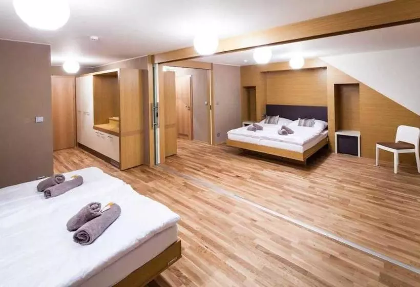 ペンション Resort Líšenský Dvůr