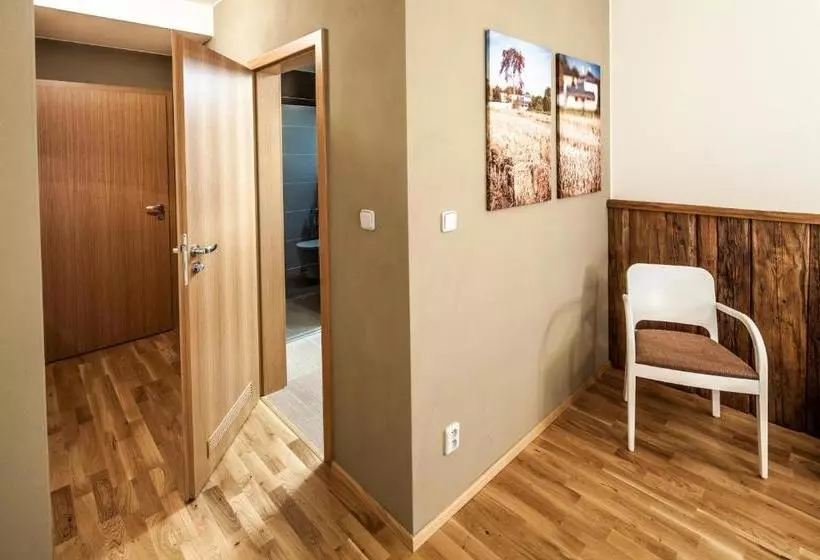 ペンション Resort Líšenský Dvůr