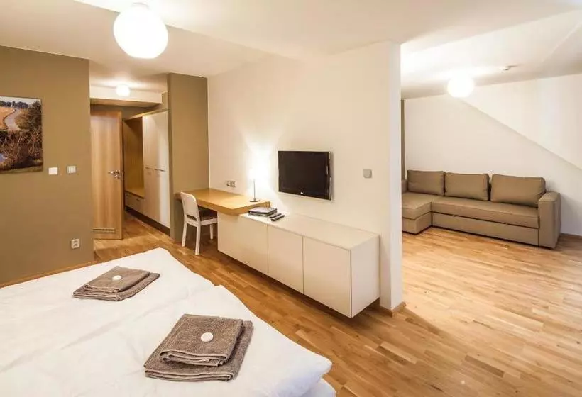 ペンション Resort Líšenský Dvůr