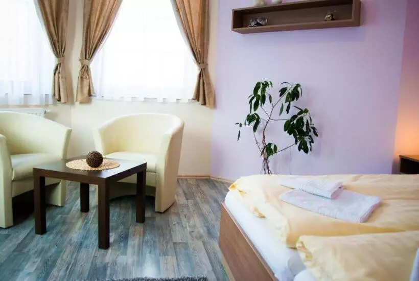 Majatalo Penzion   Restaurace Na Mýtě