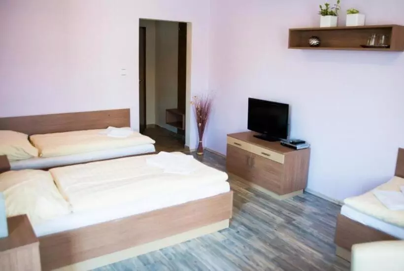 Majatalo Penzion   Restaurace Na Mýtě