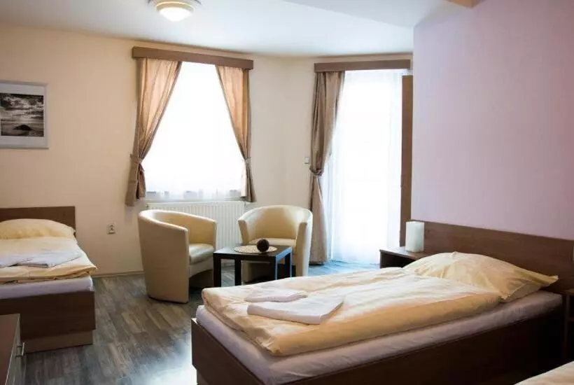 Majatalo Penzion   Restaurace Na Mýtě