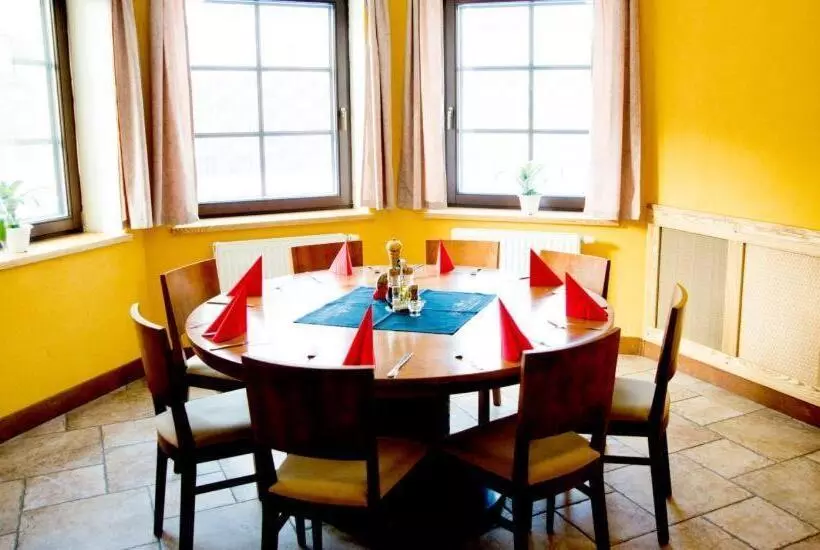 Majatalo Penzion   Restaurace Na Mýtě