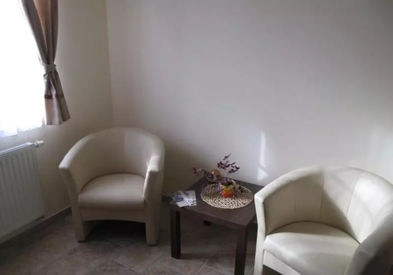 Majatalo Penzion   Restaurace Na Mýtě