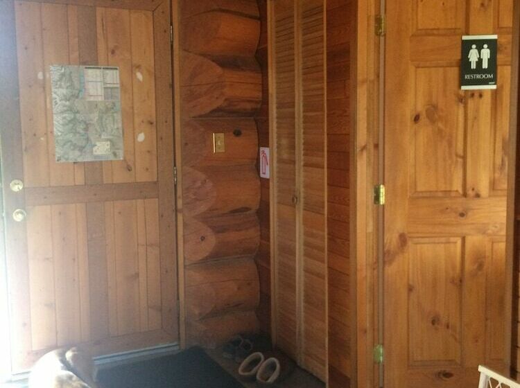 Hotelli Mount Logan Lodge