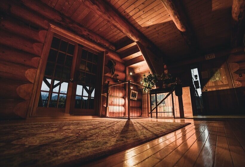 Hotelli Mount Logan Lodge