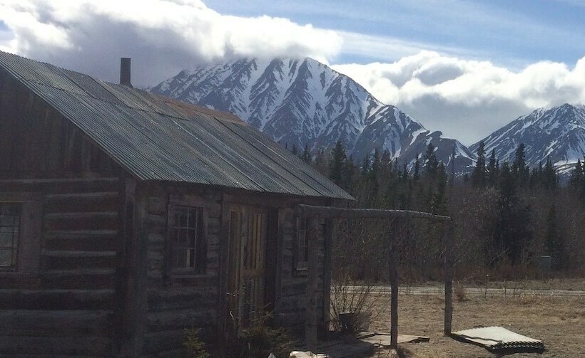 Hotelli Mount Logan Lodge