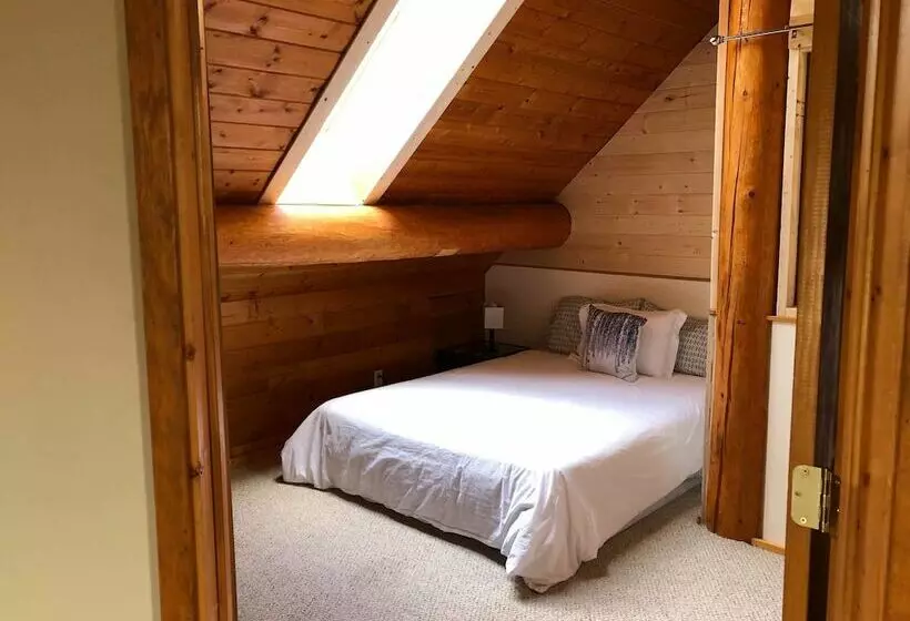 Hotelli Mount Logan Lodge