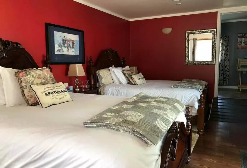 Hotelli Mount Logan Lodge