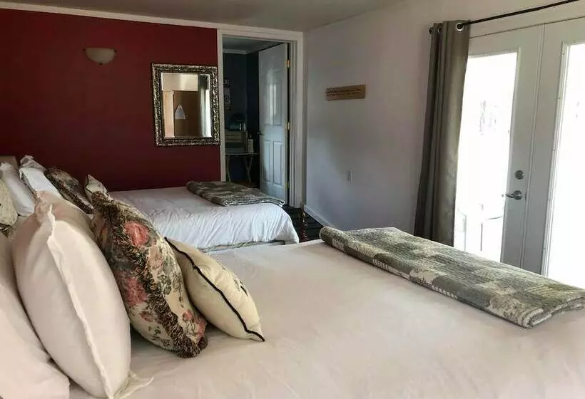 Hotelli Mount Logan Lodge