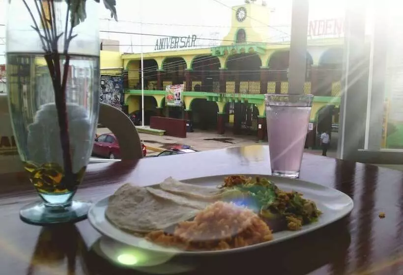 Aries Hostel Y Restaurant