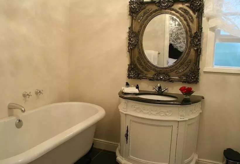 ベッドアンドブレックファースト La Riviera Guesthouse