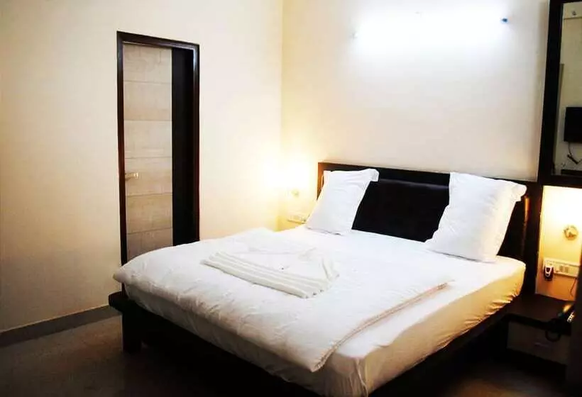 Deep Hotel & Restaurant