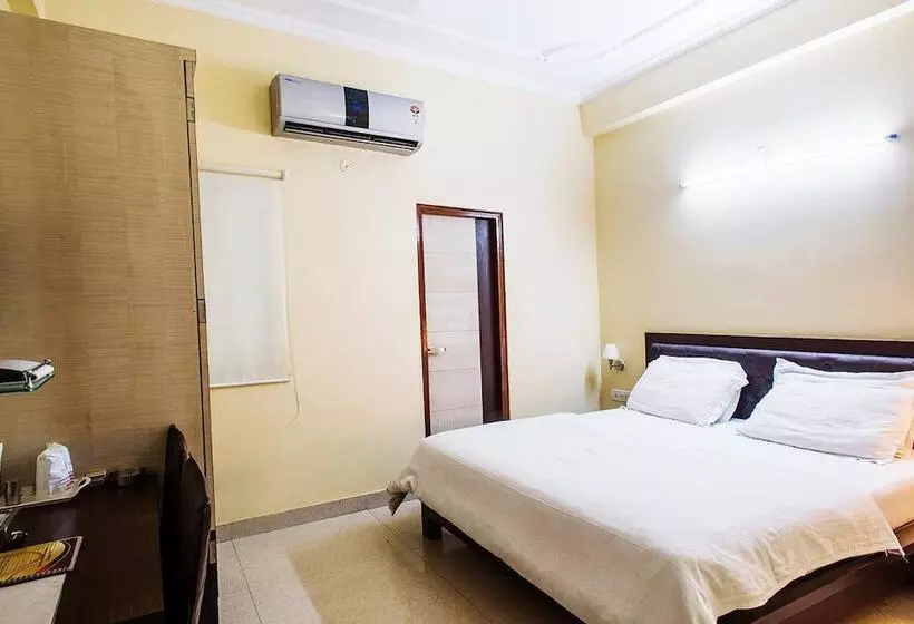 Deep Hotel & Restaurant