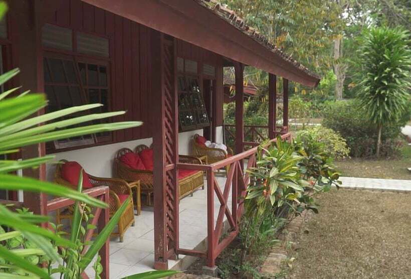 Otel The Satwa Elephant Ecolodge