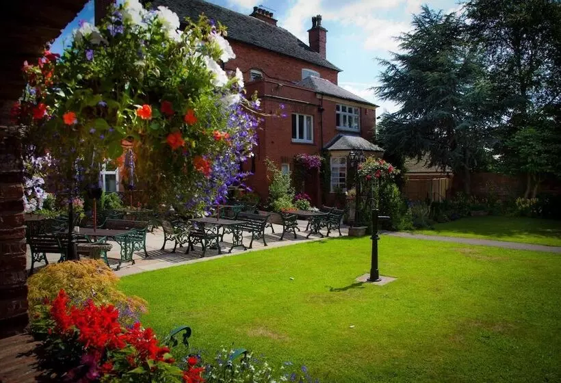 Majatalo The Manor Guest House