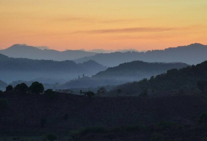 Общежитие Myamo Beach Lodge