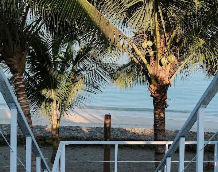 Общежитие Myamo Beach Lodge