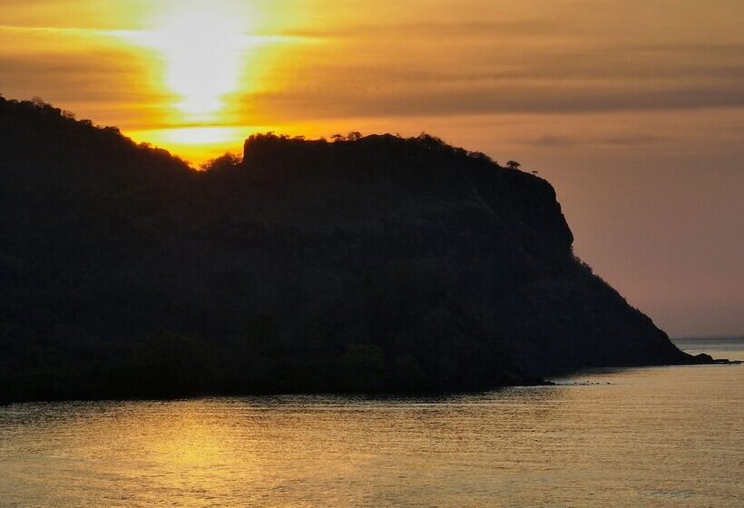 Общежитие Myamo Beach Lodge