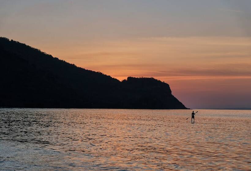 Общежитие Myamo Beach Lodge