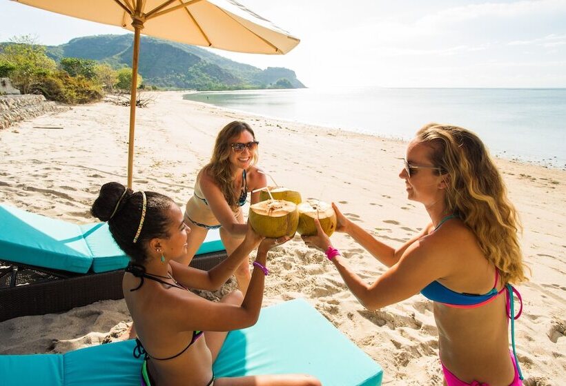 Общежитие Myamo Beach Lodge