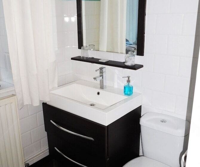 مبيت وإفطار Chambres D Hôtes Château De Courcelette