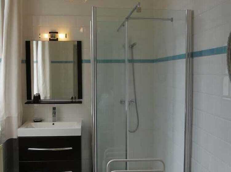 مبيت وإفطار Chambres D Hôtes Château De Courcelette