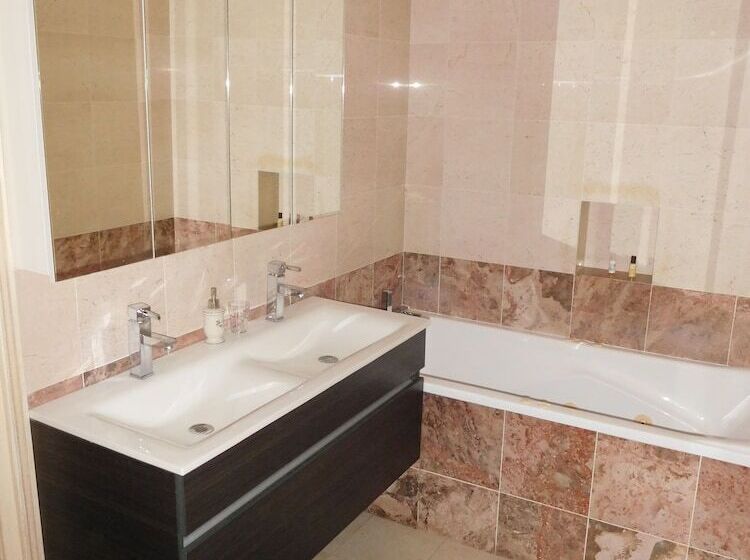 مبيت وإفطار Chambres D Hôtes Château De Courcelette