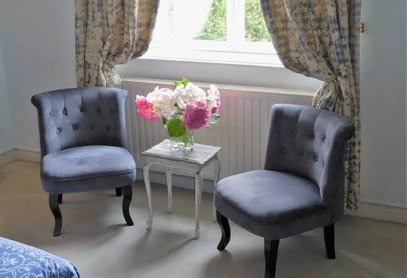 Aamiaismajoitus (B&B) Chambres D Hôtes Château De Courcelette