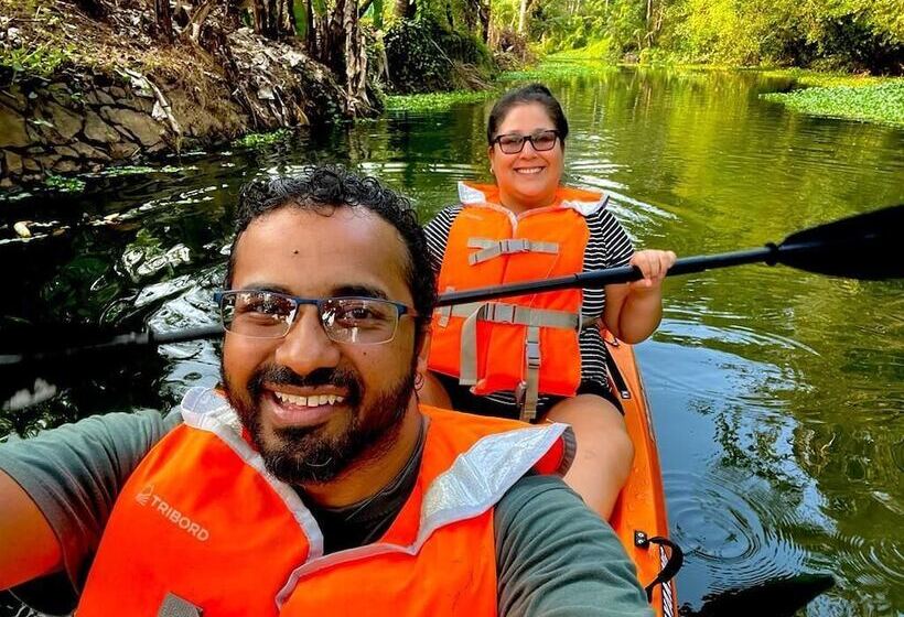 민박 Kuttickattil Gardens Homestay