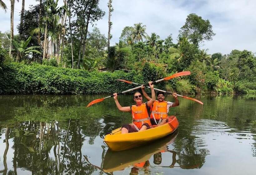민박 Kuttickattil Gardens Homestay
