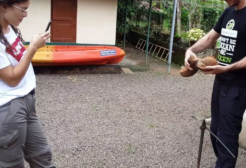 ベッドアンドブレックファースト Kuttickattil Gardens Homestay