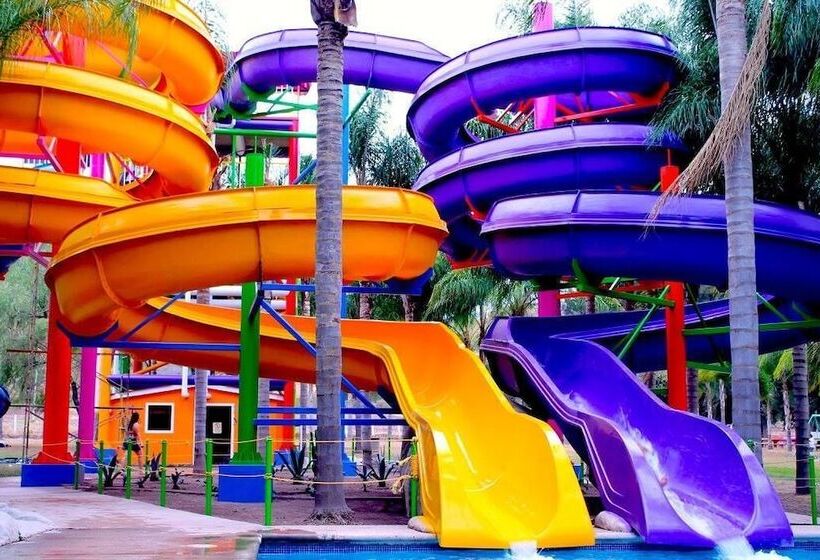 Guamúchil Parque Acuático & Cabañas