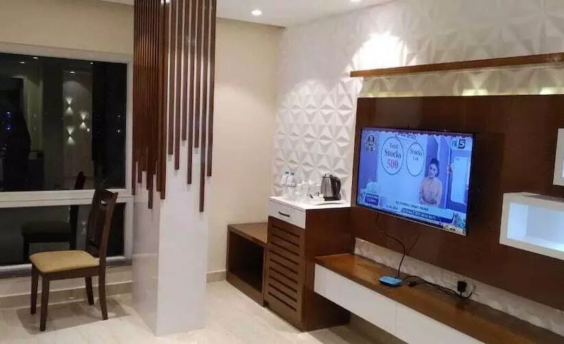 ホテル Akash Sarovar