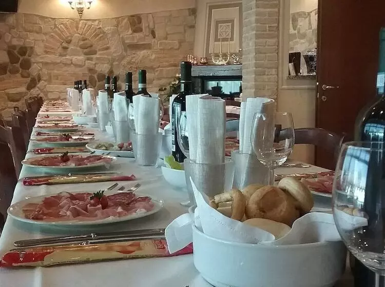 Hotelli Albergo Ristorante La Pieve