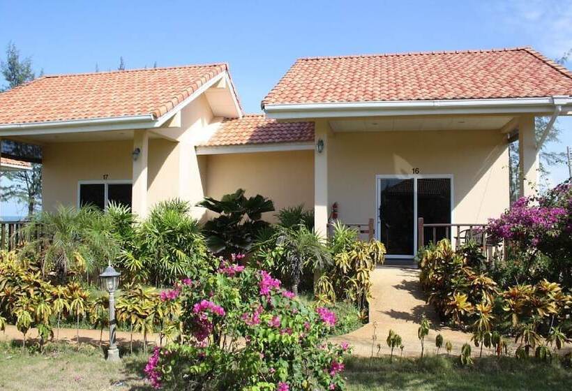 בית מלון כפרי Ao Thai Resort